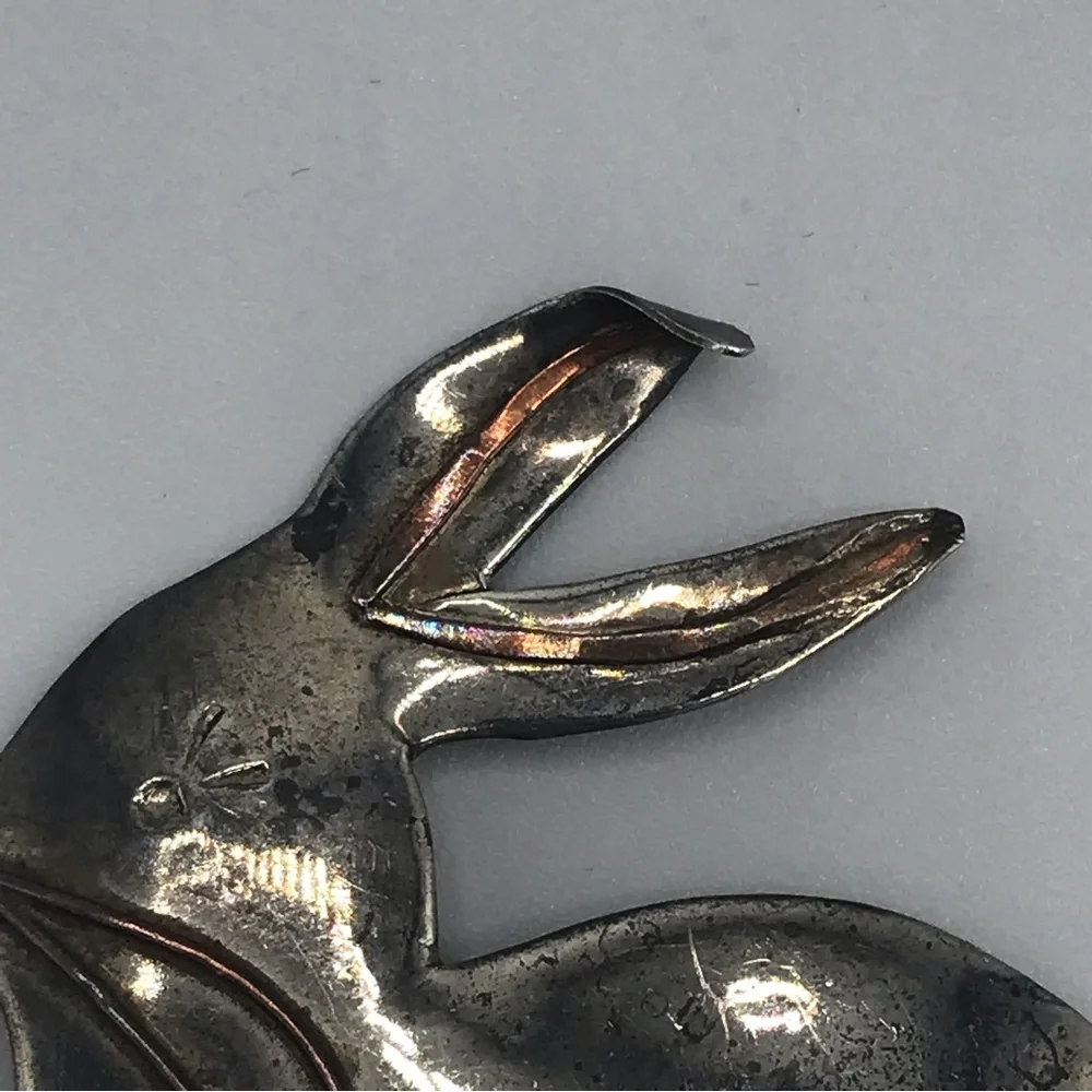 Bunny Rabbit Dangling Carrots Pin Brooch - Picture 6 of 10